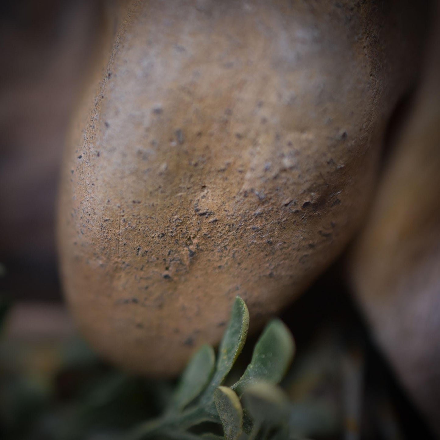 Handliche Venus Figurine - Deine Matriarchalische Begleiterin für Unterwegs aus Ton gefertigt und im Rauchbrand veredelt - Art.Nr.: TAS001