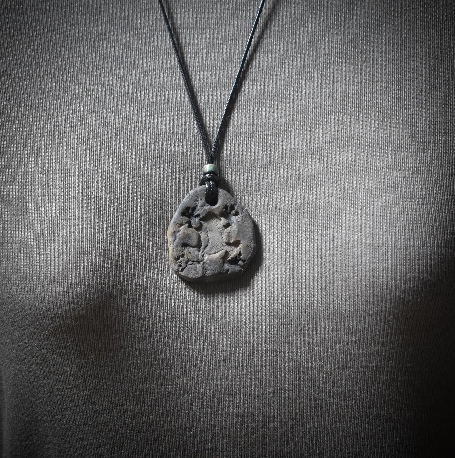 Krafttier-Amulett „Frosch“ – schamanischer Talisman mit verstellbarem Leder- oder Baumwollband - Art.Nr.: AMU007