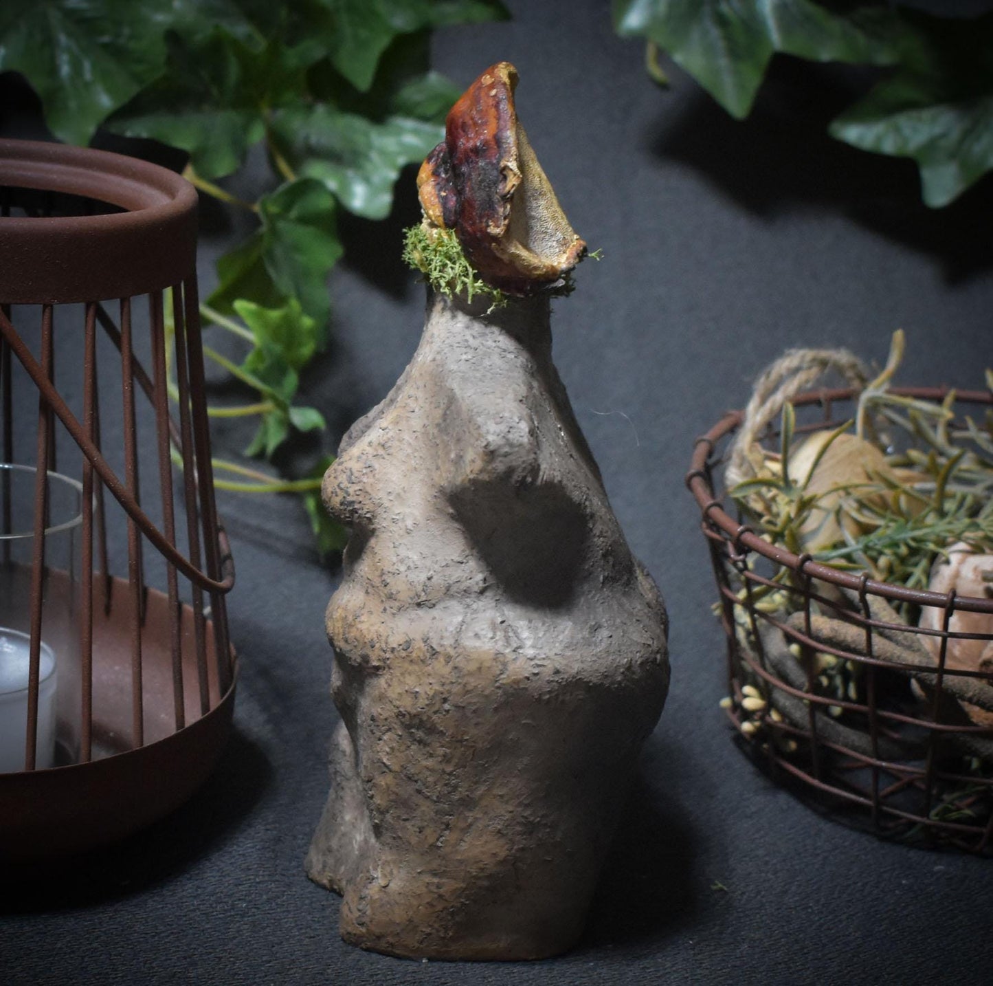 Waldpriesterin – Archaische Skulptur in Rauchbrandkunst - Hüterin des Waldes mit echter Pilzkrone - Art.Nr.: SKU113