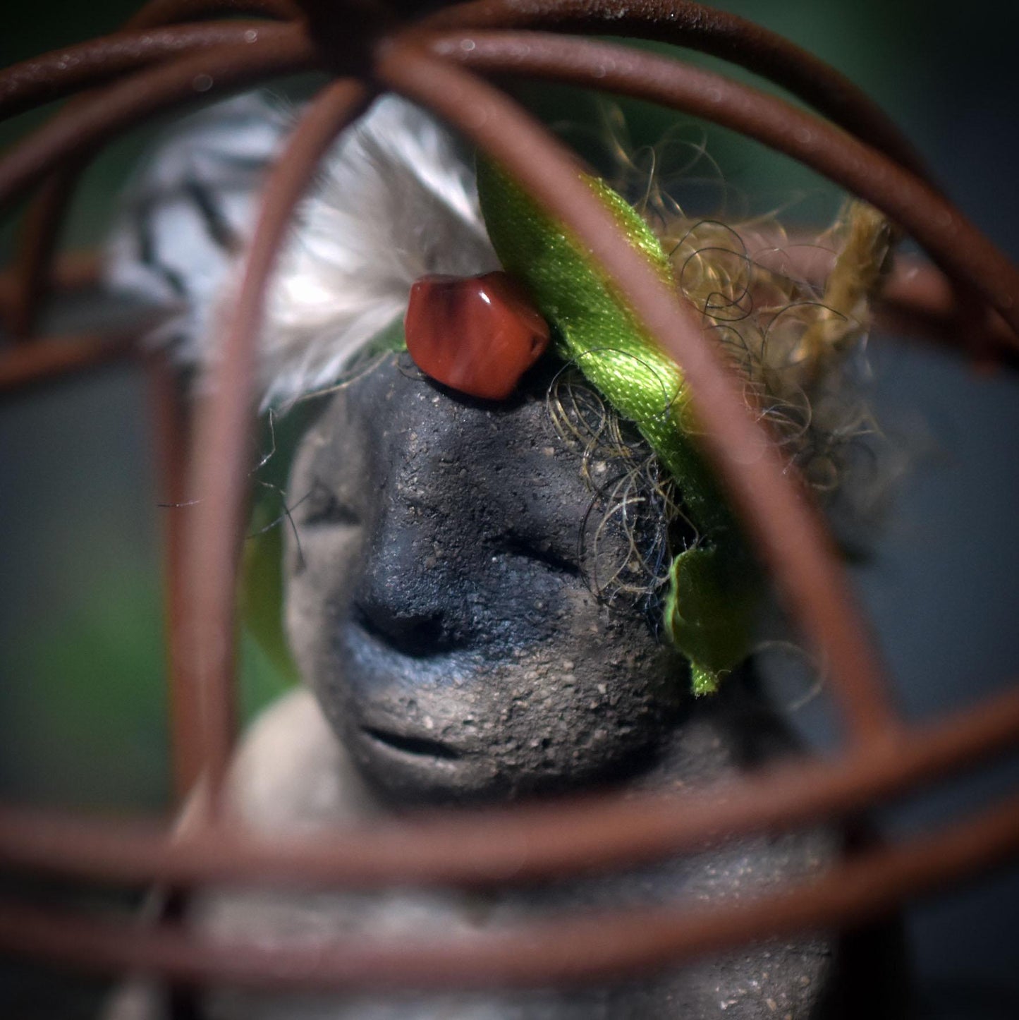 Tonskulptur der inneren Gefangenschaft – Ausdruck weiblicher Seelenkraft - Seelenarbeit - Art.Nr.: SKU146