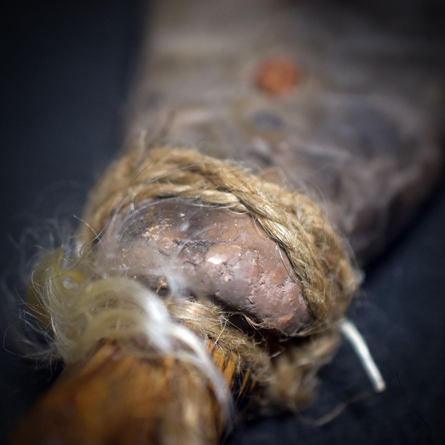 Ritualstab Eye Idol – Rauchbrandkunst & archaische Naturkraft - kraftvolles Ritualwerkzeug aus Ton und Holz - Art.Nr.: RST025