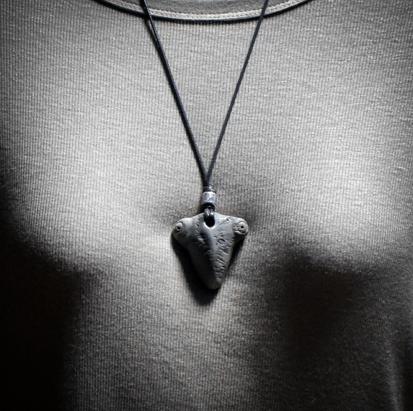 Die Weisheit der Gottesanbeterin – Traditionelles Rauchbrand-Amulett - Krafttier Kette - Art.Nr.: AMU061