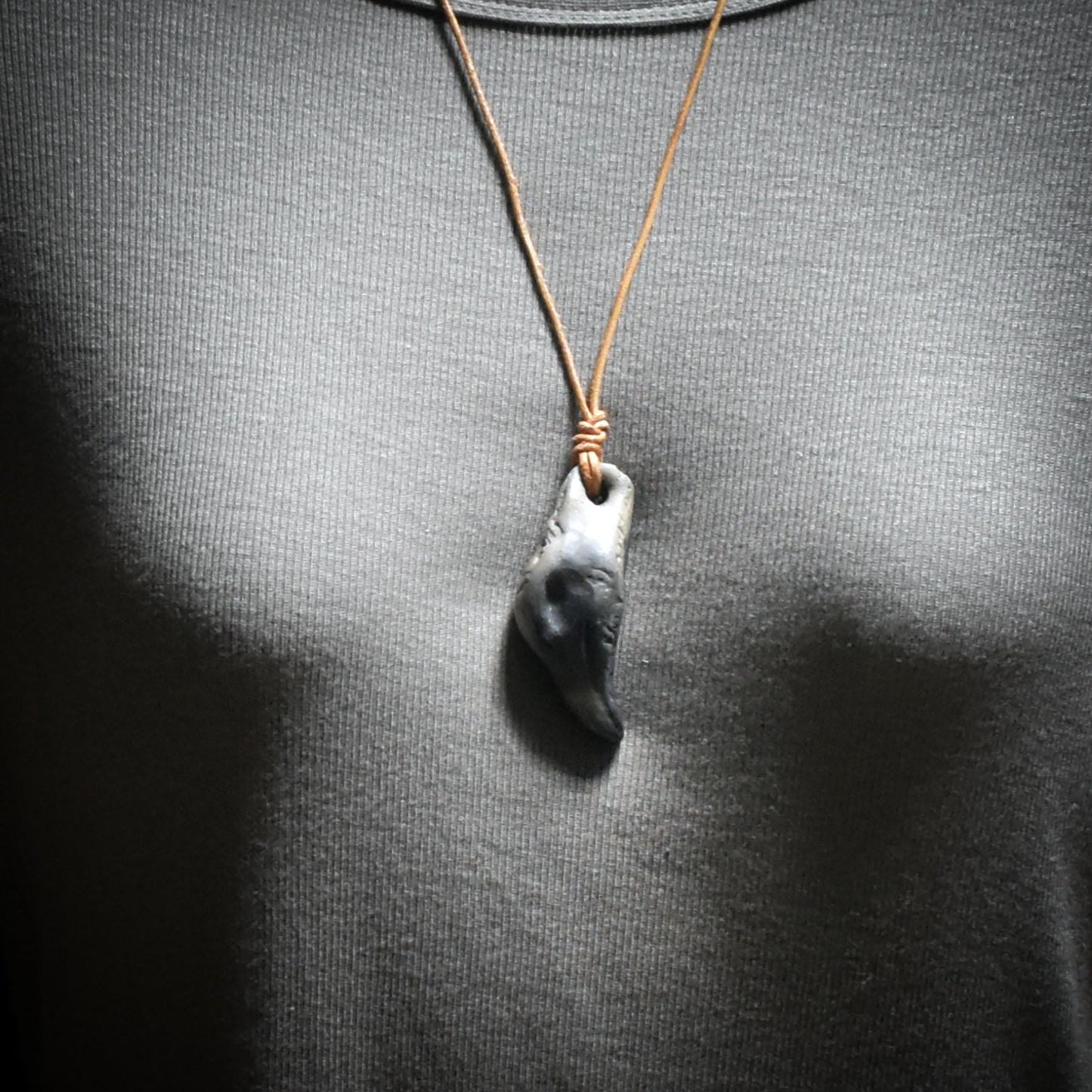 Die Kraft des Adlers – Traditionelles Rauchbrand-Amulett - Krafttier Schmuck - Art.Nr.: AMU062