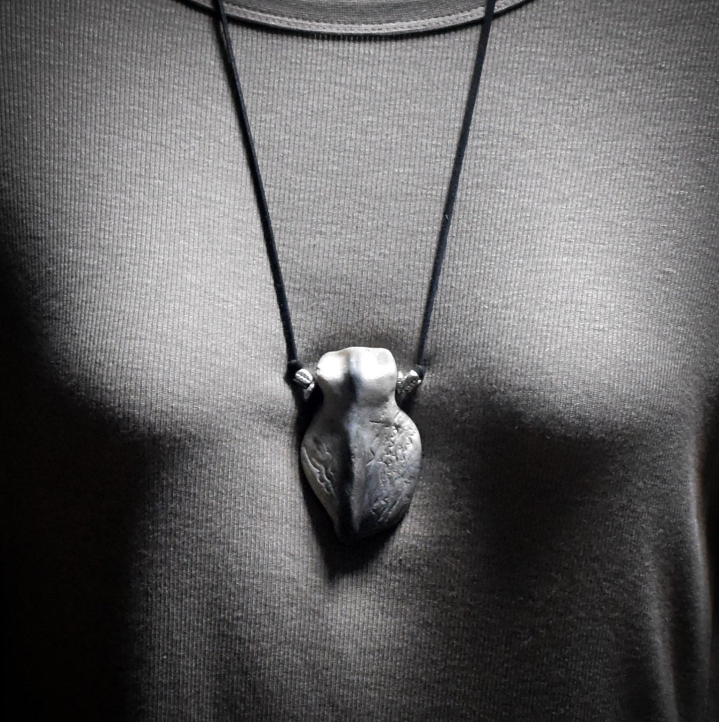 Handgefertigtes Eulen-Amulett - Die Weisheit der Nacht - spiritueller Krafttier Schmuck - Art.Nr.: AMU063