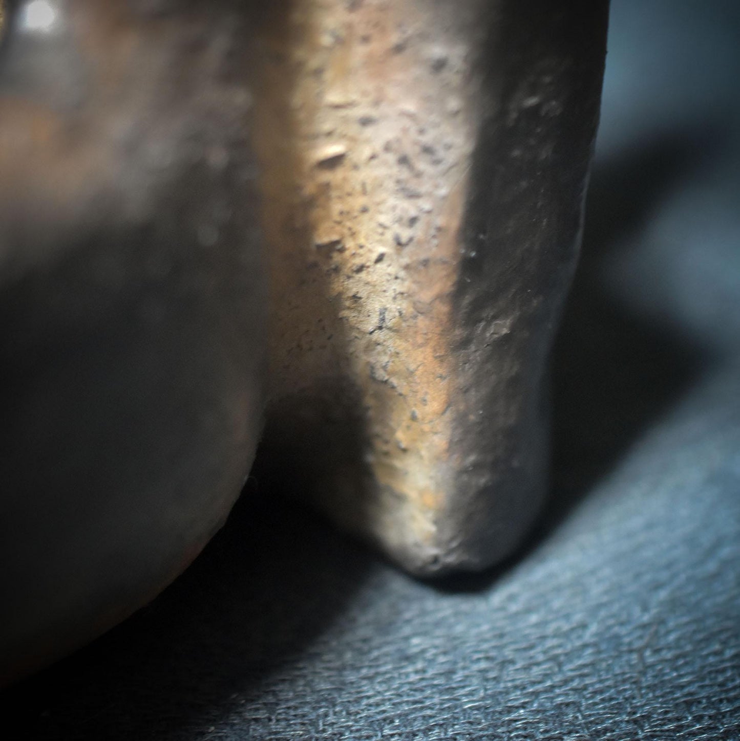 Archaische Göttin für deine persönlichen Gaben – matriarchale Opferschale aus Rauchbrand-Ton - Ritualgegenstand - Art.Nr.: SKU163