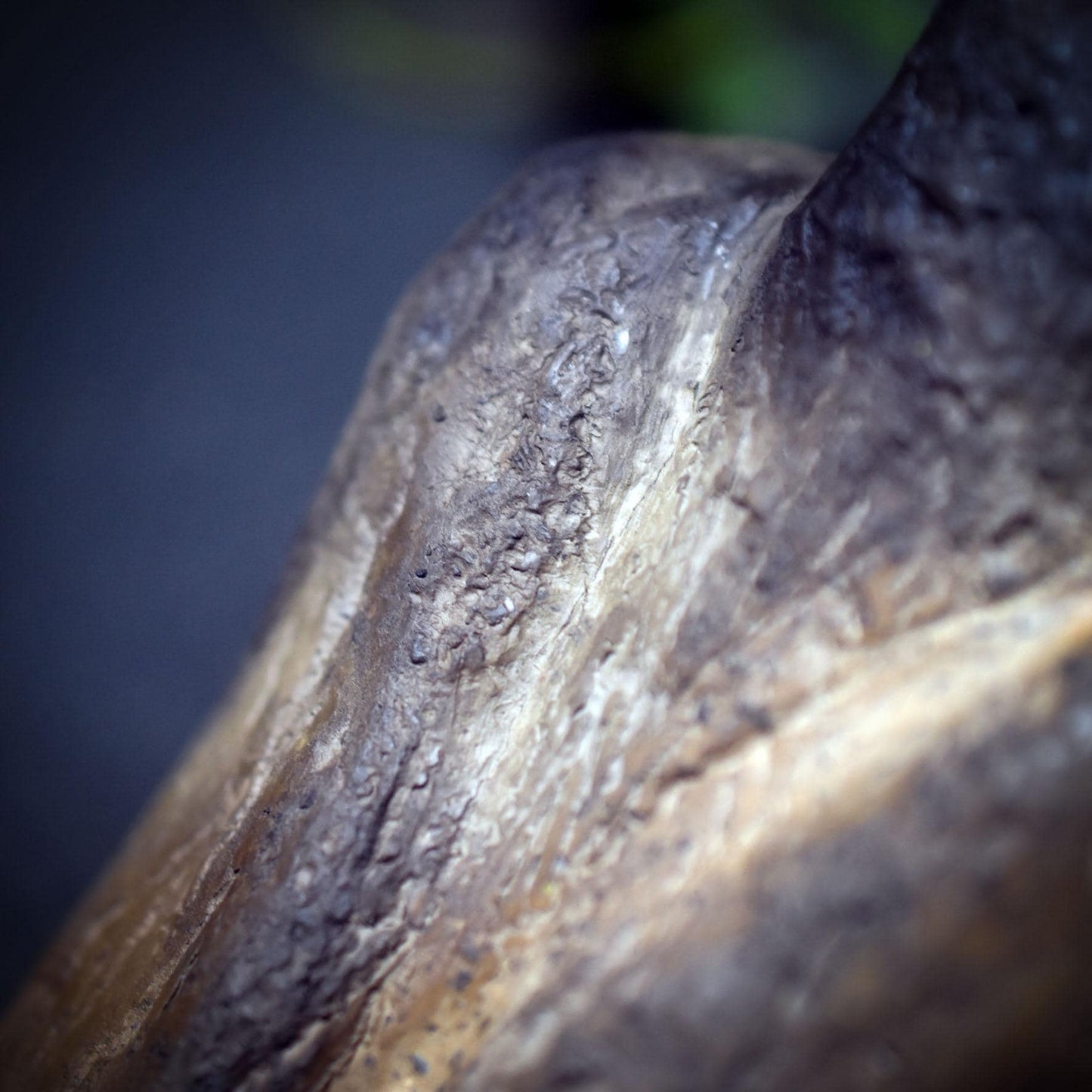 Handgefertigte spirituelle Skulptur im traditionellen Rauchbrand – Krafttier Geier - Art.Nr.: SKU173