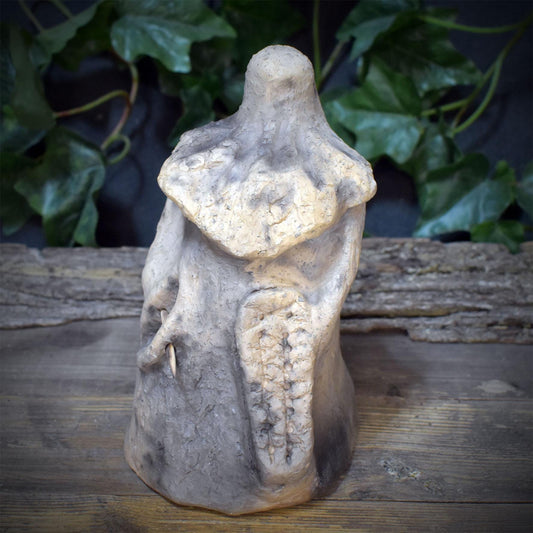 Skadi Skulptur Keramik | Nordische Wintergöttin mit Bogen & Schneeschuh | Spirituelle Altar Deko Wikinger Pagan Yule 18cm 1,5kg SKU316