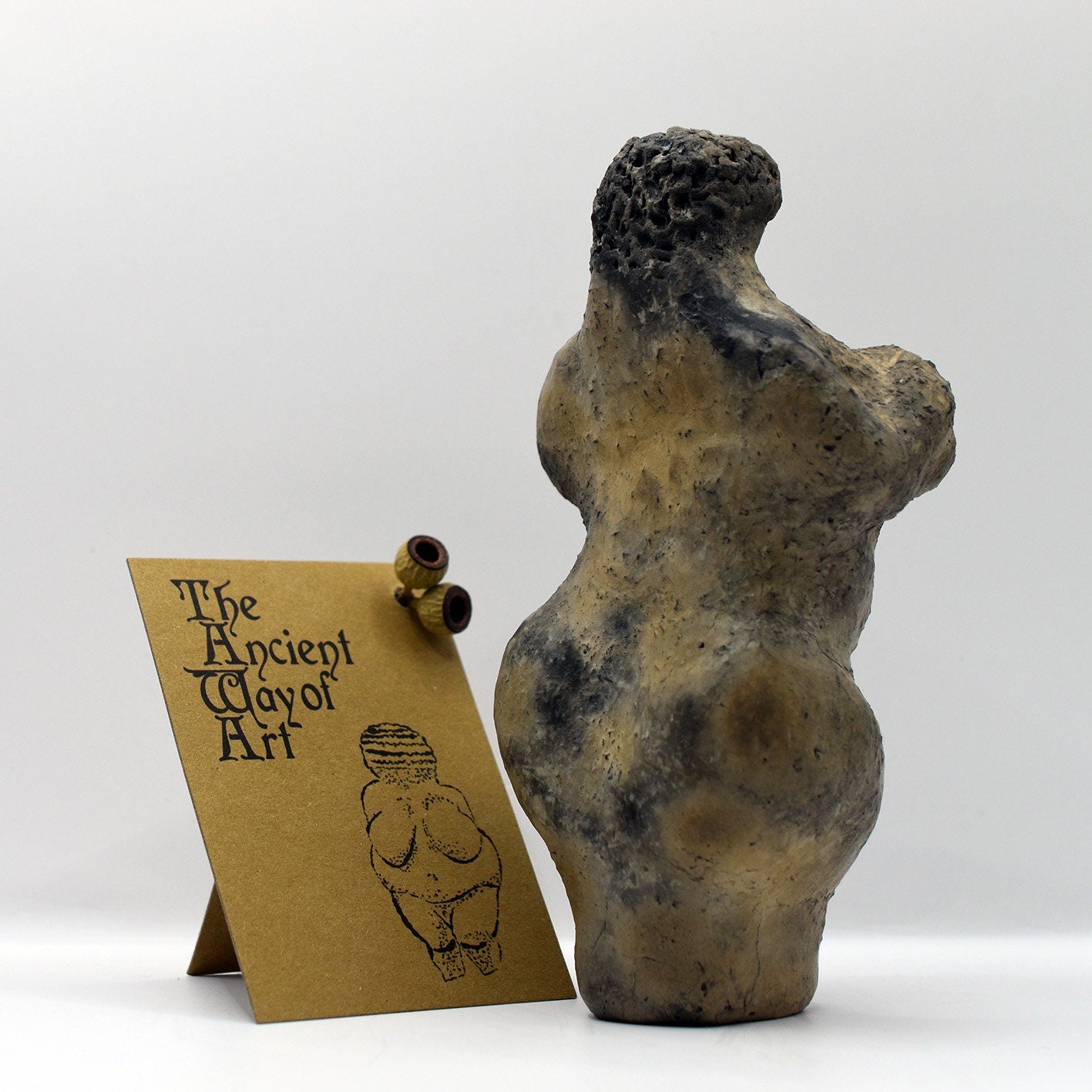 Goddess handgefertigte Skulptur Venus Fruchtbarkeitsgöttin Matriarchale Kunst aus Ton Rauchbrand Pagan primitive Kunst