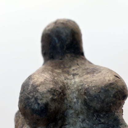 Rückfluss Räucherkegelhalter Goddess - Mystische Fruchtbarkeitsfigur aus Ton - im Rauchbrand veredelt