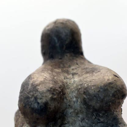 Rückfluss Räucherkegelhalter Goddess - Mystische Fruchtbarkeitsfigur aus Ton - im Rauchbrand veredelt