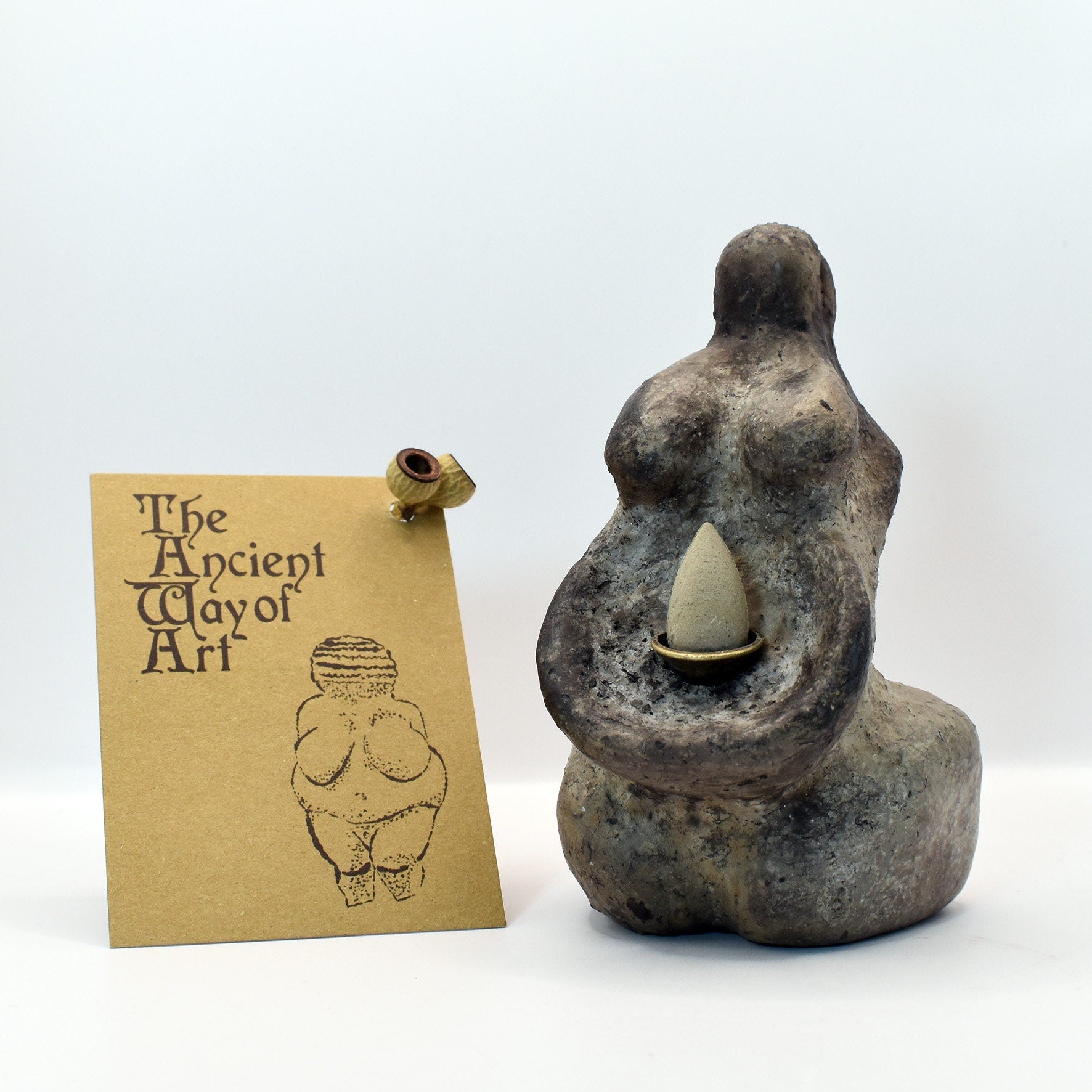 Rückfluss Räucherkegelhalter Goddess - Mystische Fruchtbarkeitsfigur aus Ton - im Rauchbrand veredelt