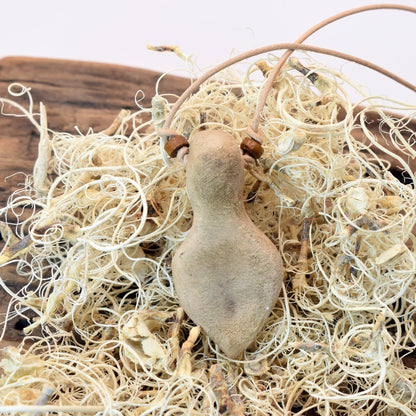 Einzigartiges handgefertigtes Amulett aus Rauchbrand-Ton – Spiritueller Glücksbringer und Fruchtbarkeitsgöttin Anhänger