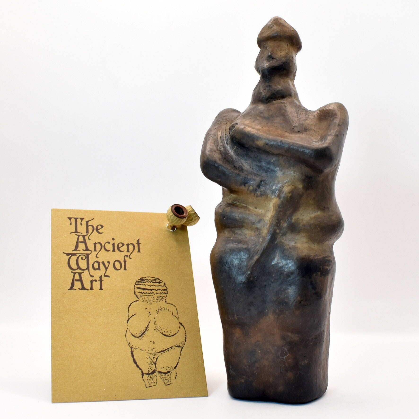 Warrior of Hirschlanden - handgefertigt aus Ton und im Rauchbrand gefärbte Skulptur - Feier der keltischen Kunst und Mythologie