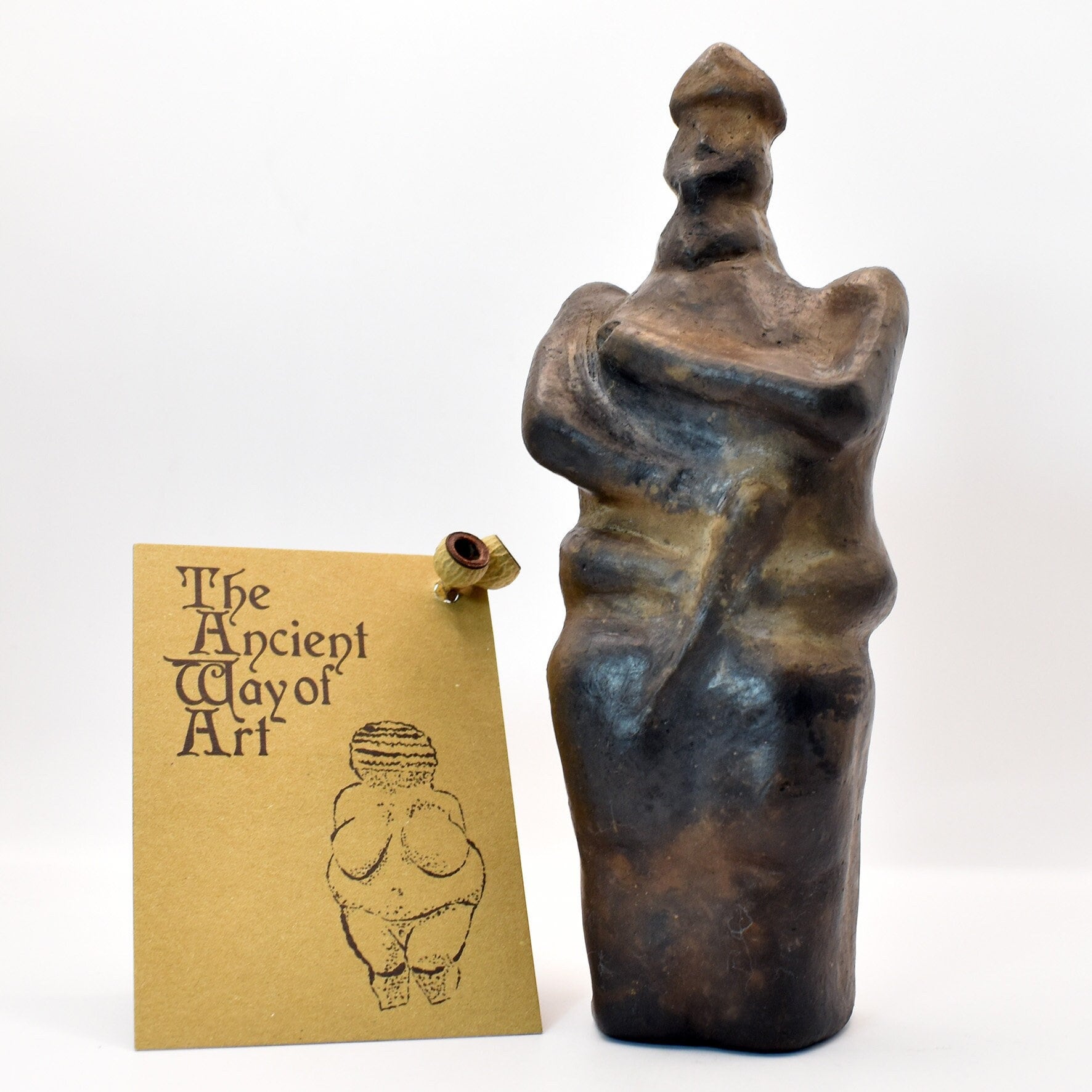 Warrior of Hirschlanden - handgefertigt aus Ton und im Rauchbrand gefärbte Skulptur - Feier der keltischen Kunst und Mythologie