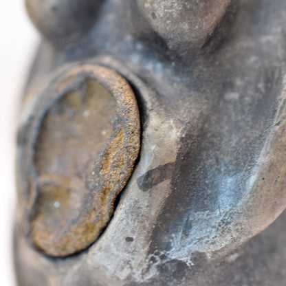 Handgefertigte prähistorische Venus Skulptur mit Limonit Inlay - Spirituelle Dekoration aus Ton - Rauchbrand - individuelles Wohnambiente