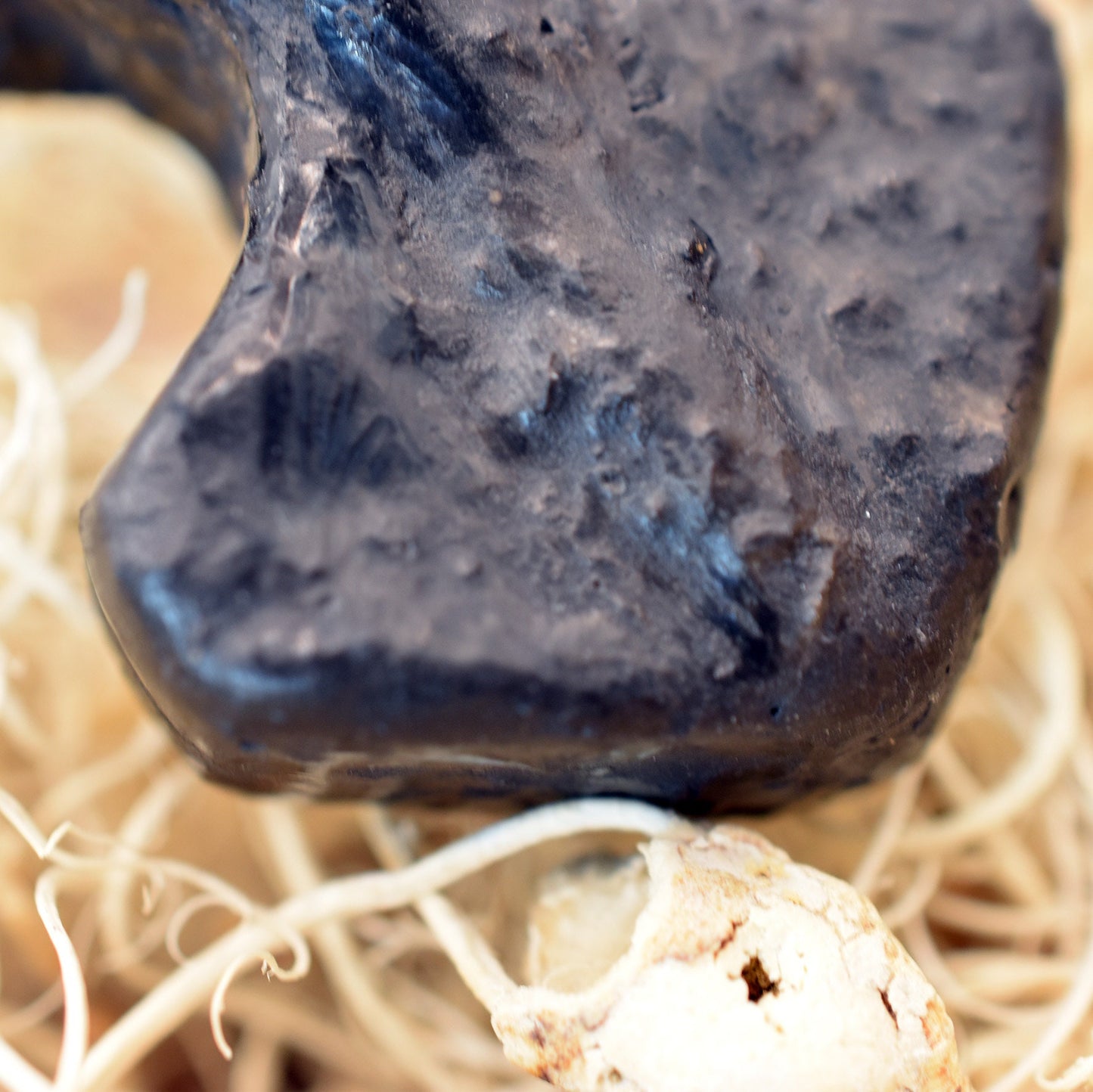 Thors Hammer Mjölnir in Rauchbrandkunst - Einzigartiges Glücksbringer Amulett aus traditionell gebranntem Ton mit Leder- oder Baumwollband