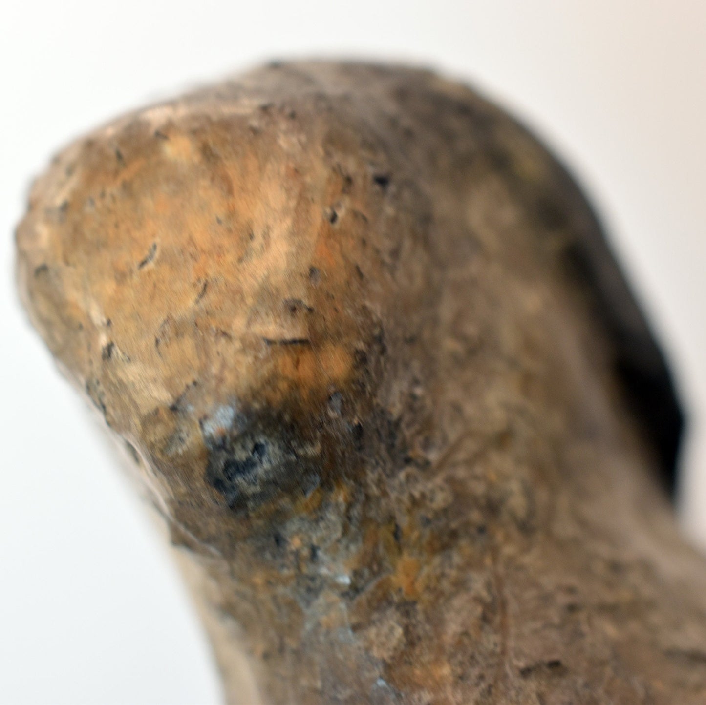 Handgefertigte Goddess Figur aus Naturton - mit Inlay einer Hexenschüssel – Rauchbrand – Ein Tribut an Weiblichkeit und Matriarchat