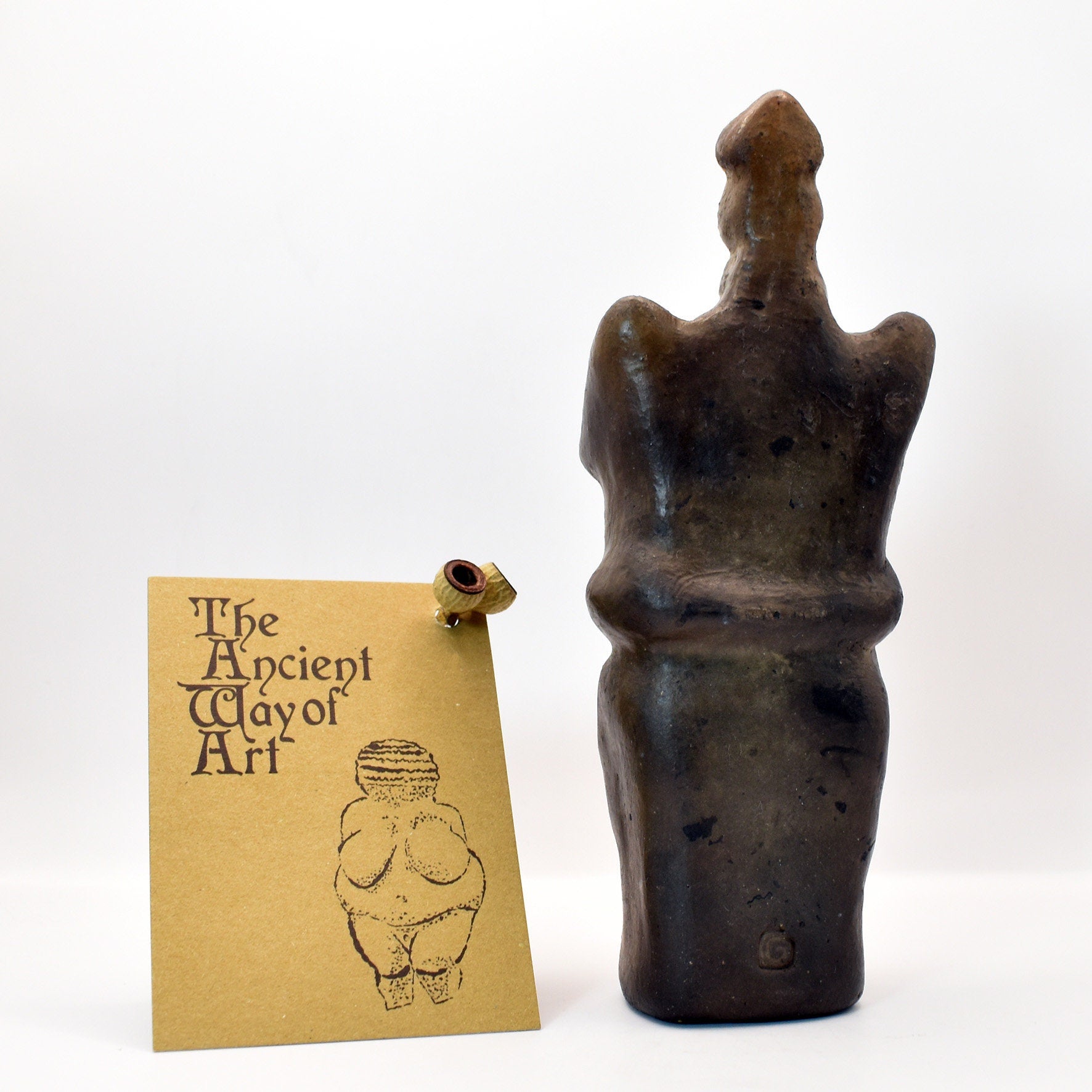 Warrior of Hirschlanden - handgefertigt aus Ton und im Rauchbrand gefärbte Skulptur - Feier der keltischen Kunst und Mythologie