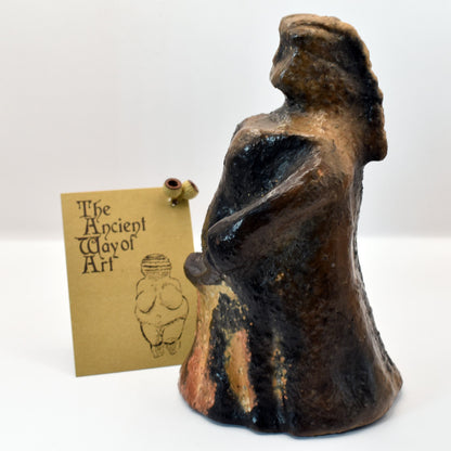 Nordische Mythologie - Freya Göttin der Liebe Skulptur - handgefertigt aus Ton, im Rauchbrand vollendet