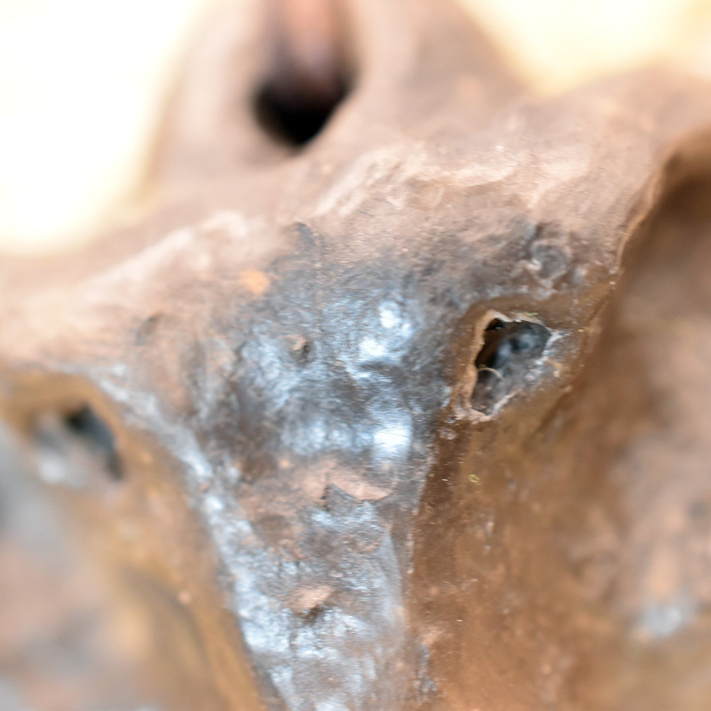 Handgefertigtes Talisman-Amulett - Krafttier Widder - traditionell gebrannter Ton – Einzigartige Rauchbrandkunst für spirituelle Begleiter