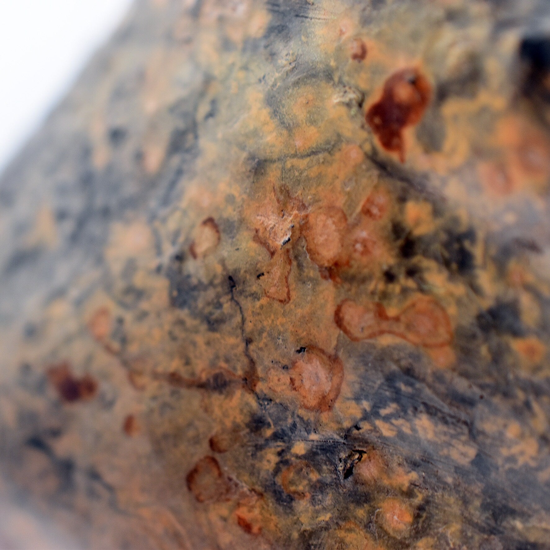 prähistorisch inspirierte Venus Skulptur - Spirituelle Dekoration aus Ton im Rauchbrand vollendet - individuelles Wohnambiente