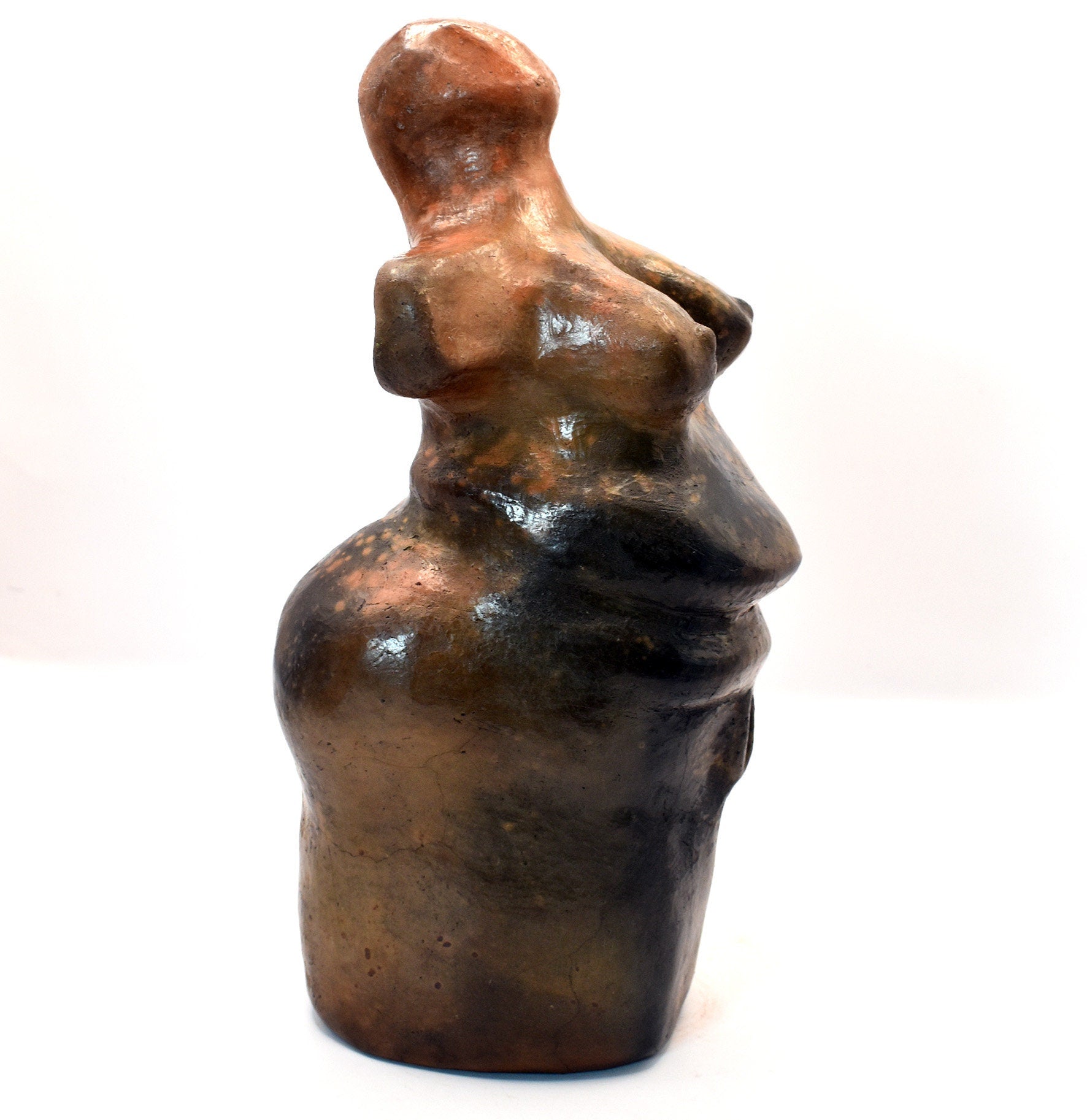 Handgefertigte Venus Statue aus Ton – Rauchbrandkunstwerk symbolisierend das Matriarchat und die Fruchtbarkeit und Schwangerschaft