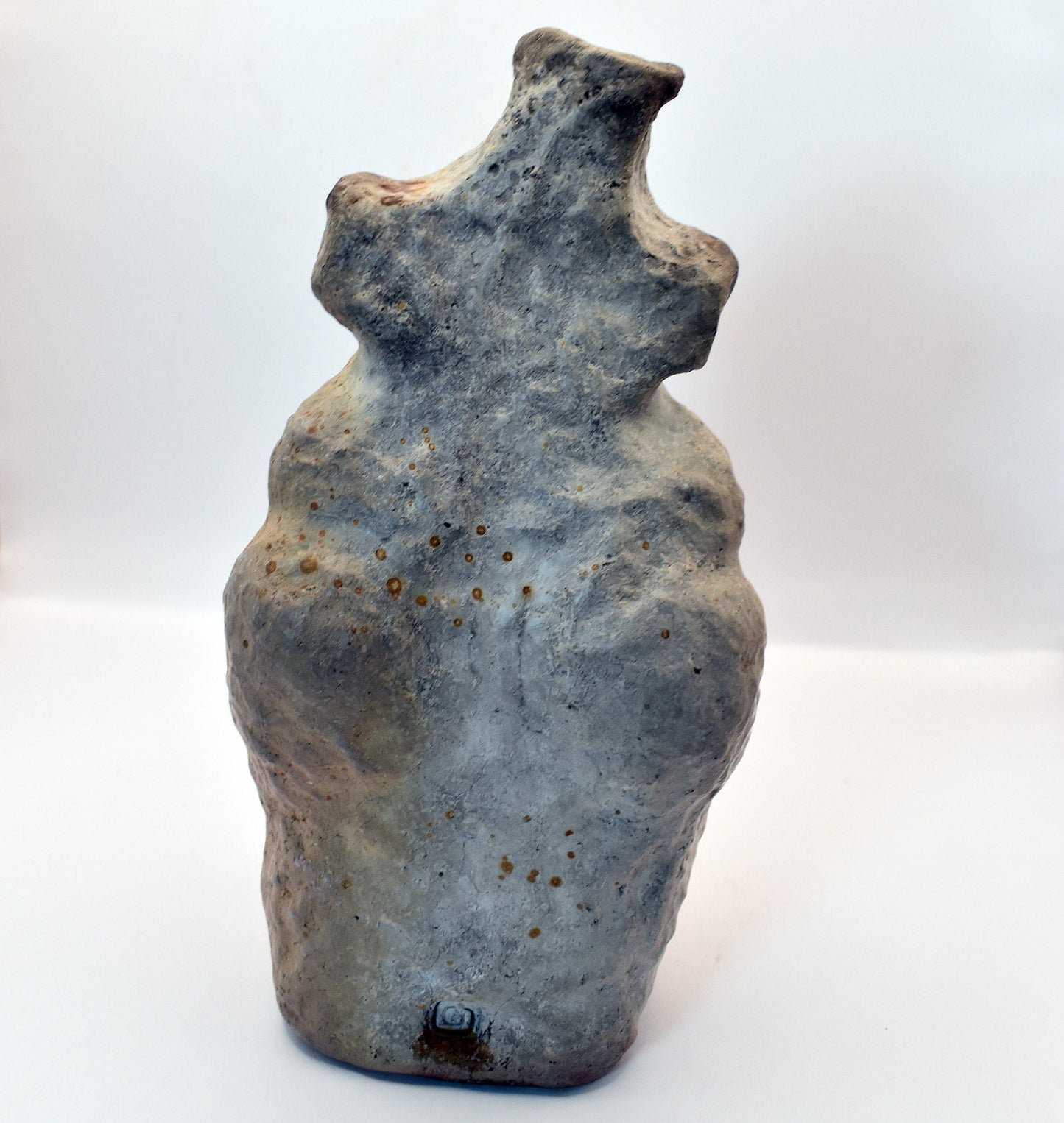 Handgefertigte Venus Statue aus Ton – Rauchbrandkunstwerk symbolisierend das Matriarchat und die Fruchtbarkeit, Schwangerschaft