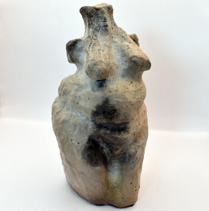 Handgefertigte Venus Statue aus Ton – Rauchbrandkunstwerk symbolisierend das Matriarchat und die Fruchtbarkeit, Schwangerschaft