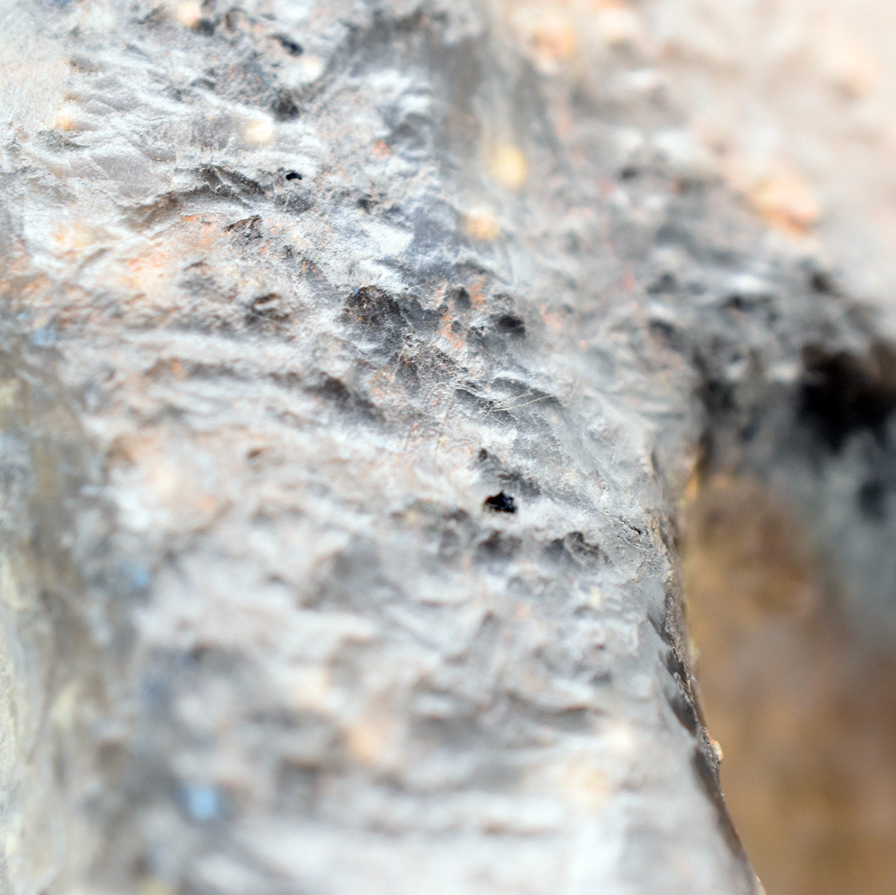 prähistorisch inspirierte Venus Skulptur - Spirituelle Dekoration aus Ton im Rauchbrand vollendet - individuelles Wohnambiente