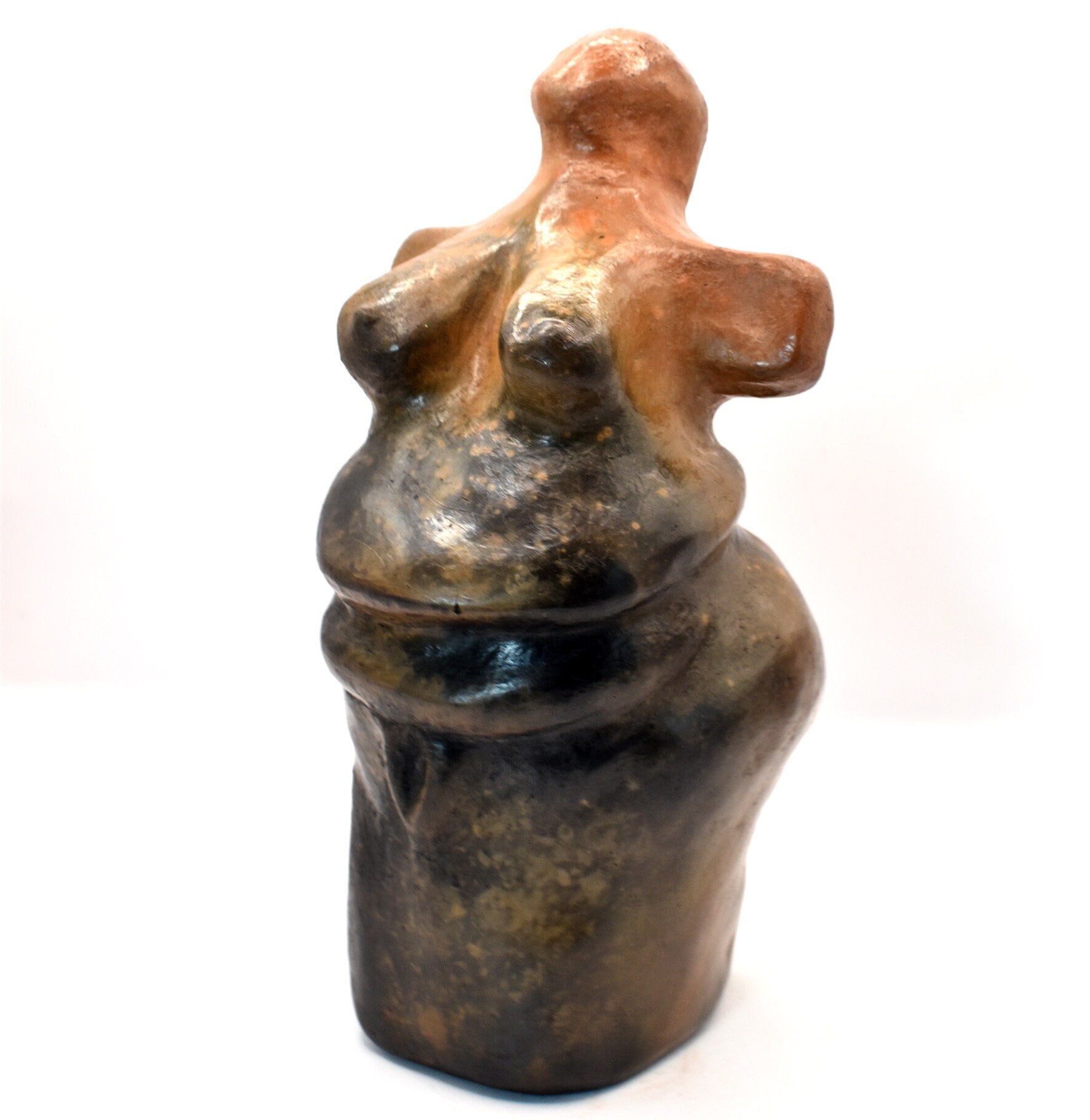 Handgefertigte Venus Statue aus Ton – Rauchbrandkunstwerk symbolisierend das Matriarchat und die Fruchtbarkeit und Schwangerschaft