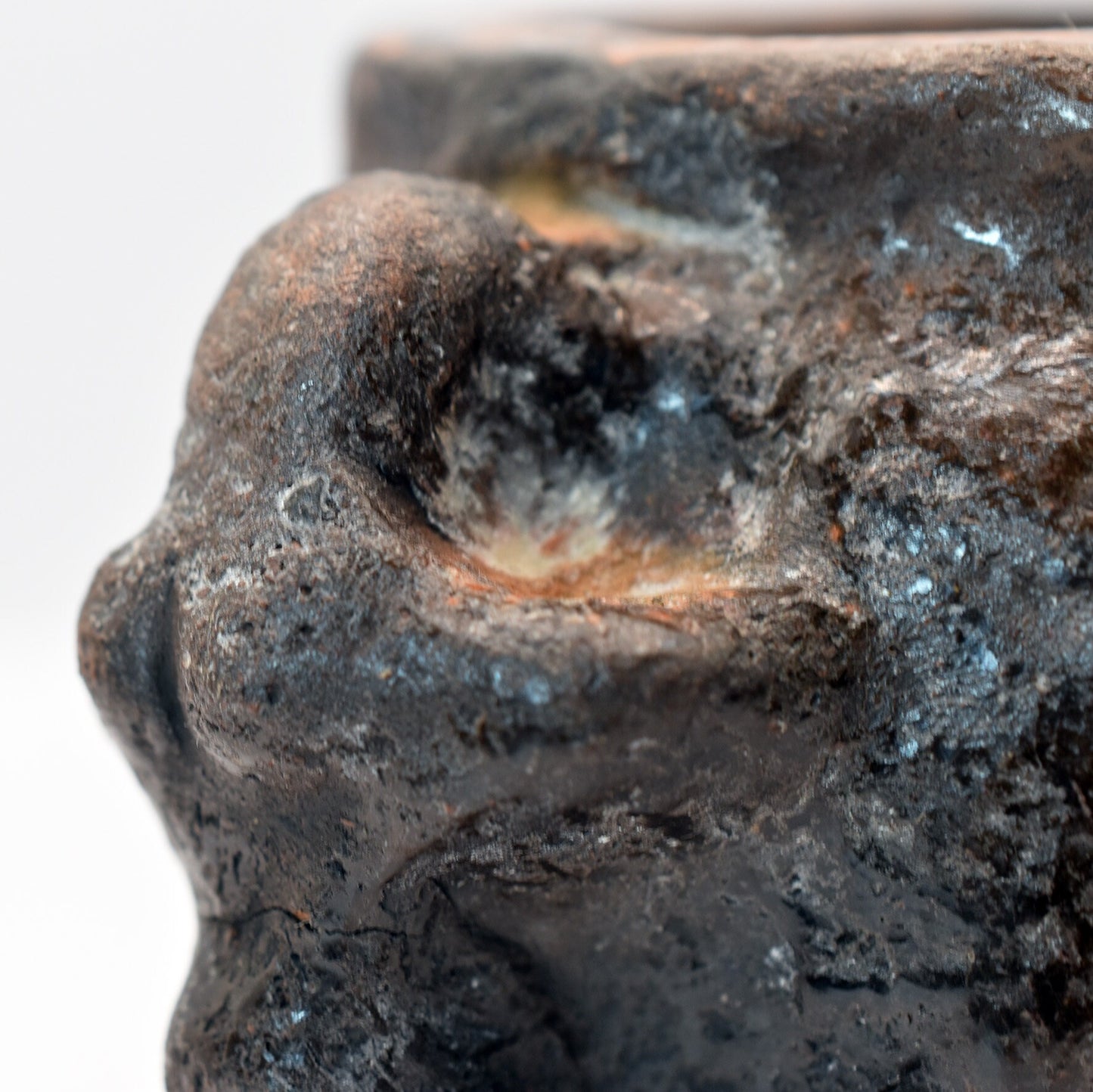 Handgemachtes Venus Deko-Objekt - Göttin Dekoration aus Ton im Rauchbrand vollendet, göttliche Weiblichkeit als Wohnaccessoire