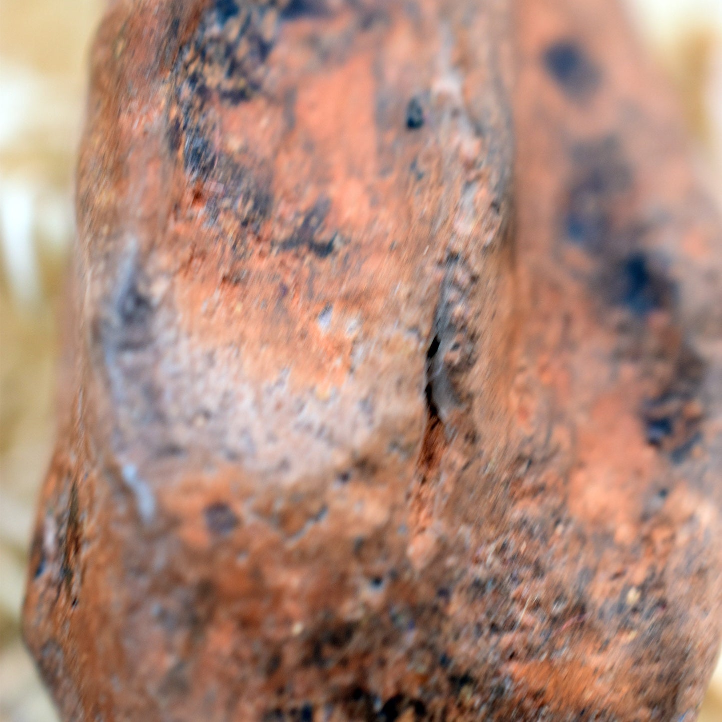 Handgefertigtes Yoni-Amulett aus traditionell gebranntem Ton – Einzigartige Rauchbrandkunst für dein Wohlbefinden