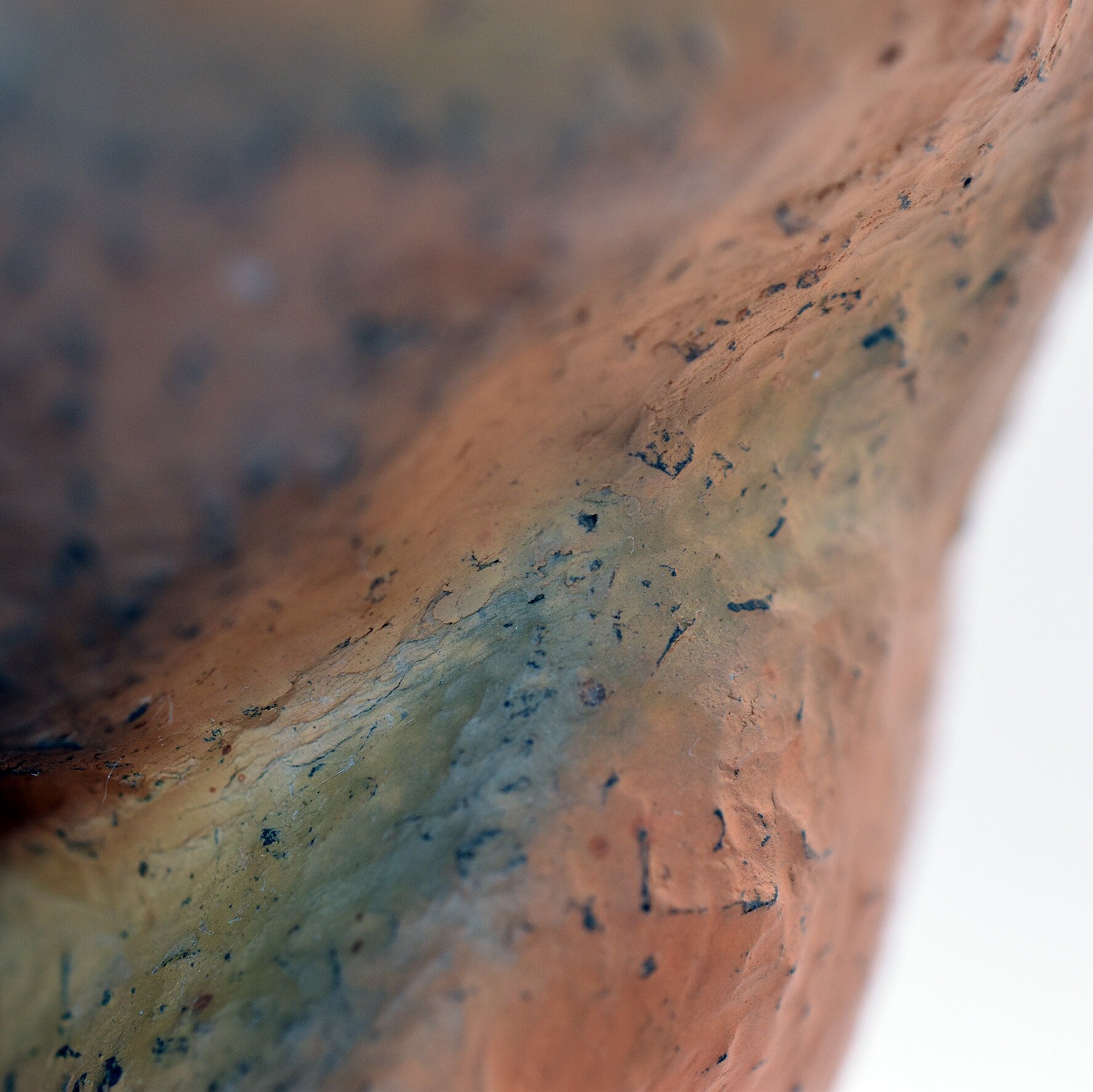 Handgefertigte, außergewöhnliche Venus Figurine aus Ton, vollendet im Rauchbrand – Symbol für Schwangerschaft und Kinderwunsch