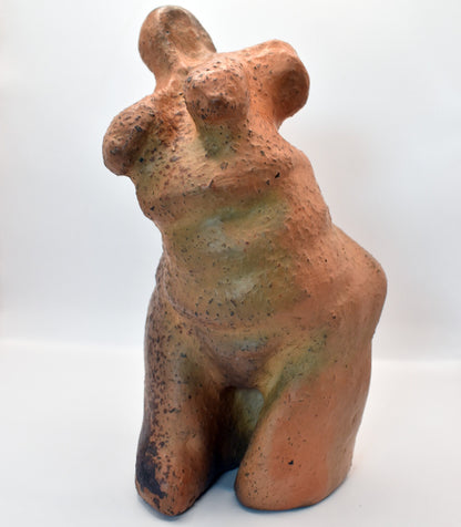 Handgefertigte, außergewöhnliche Venus Figurine aus Ton, vollendet im Rauchbrand – Symbol für Schwangerschaft und Kinderwunsch