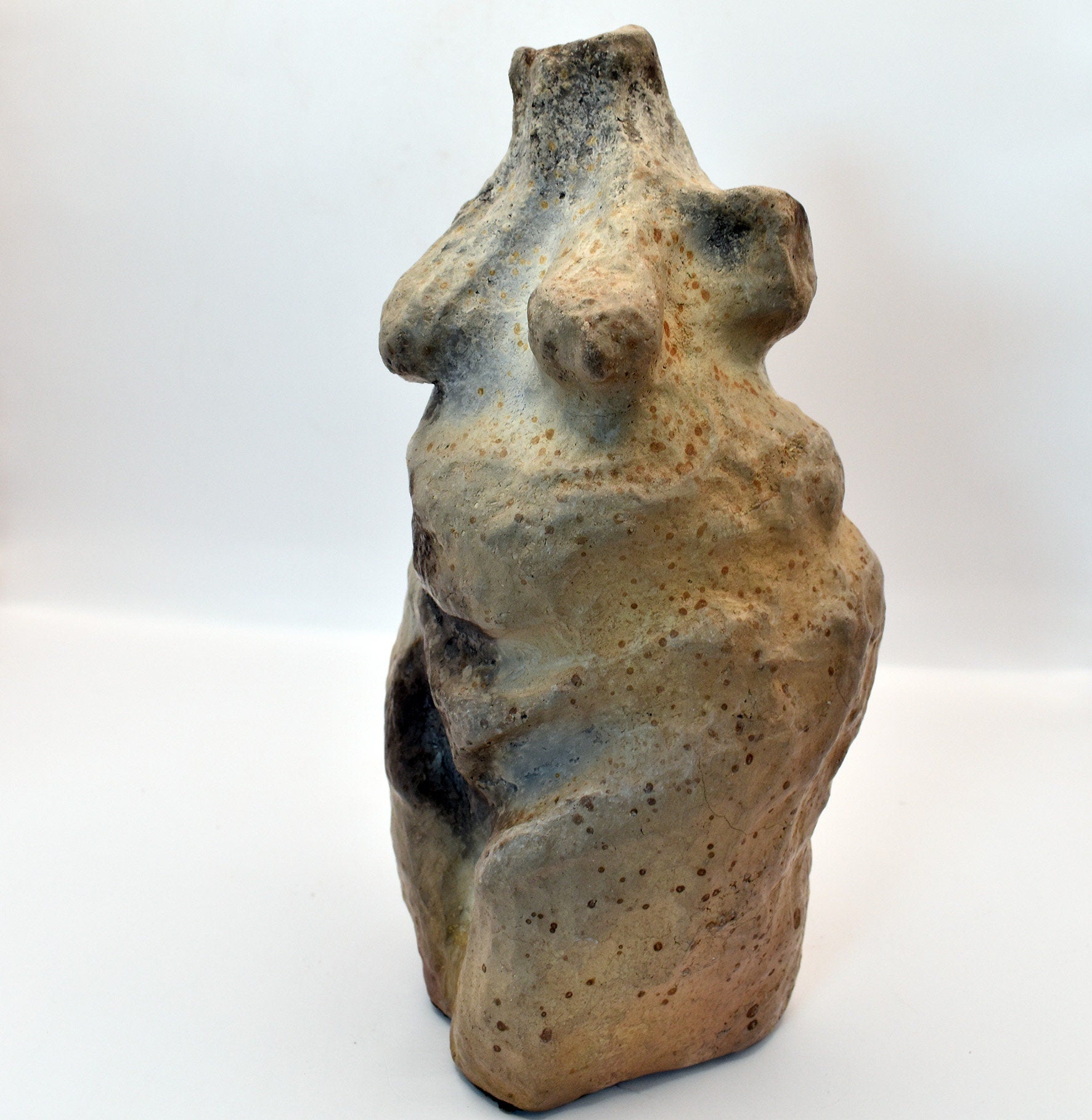 Venus Statue aus Keramik, archaische Göttin Figur handgemacht, Urgöttin Skulptur aus Ton für den Altar, spirituelle Deko SKU276