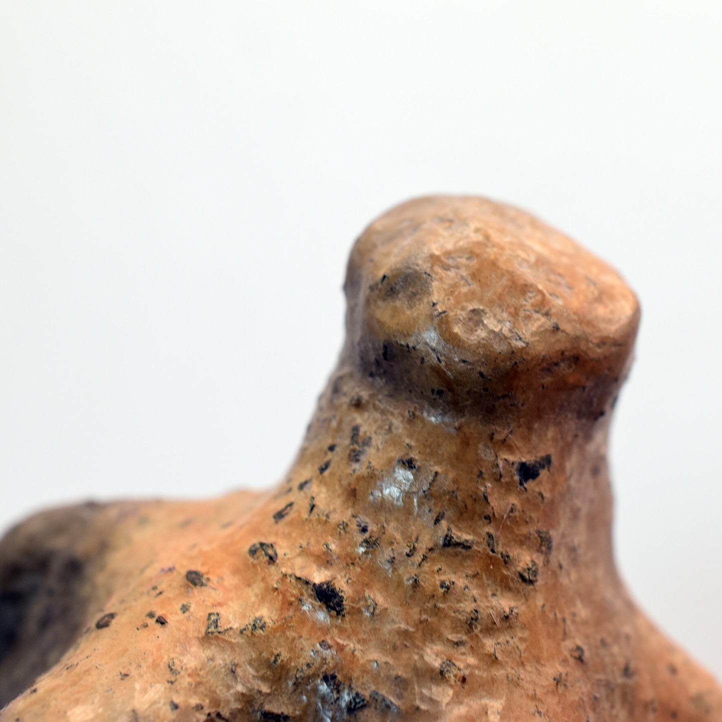 Pagan Wicca aus Ton im Rauchbrand veredelt Fruchtbarkeitsgöttin Symbol des Matriarchats, stilvolle Raumdekoration, spirituelles Geschenk