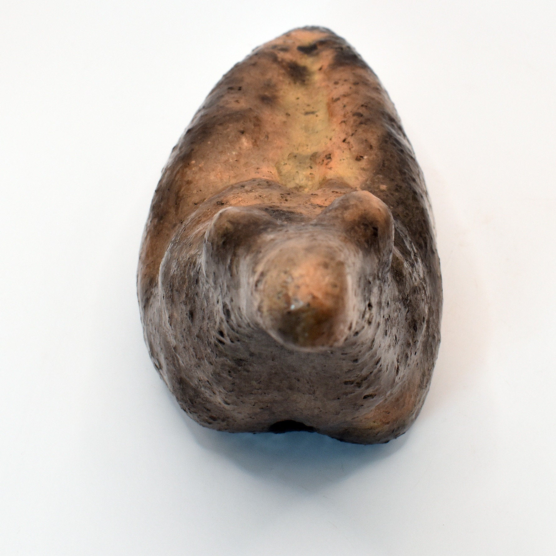 Aus Ton erstellte Venus Figurine im Rauchbrand vollendet – Symbol der Fruchtbarkeit und des Matriarchats, spirituelles Geschenk