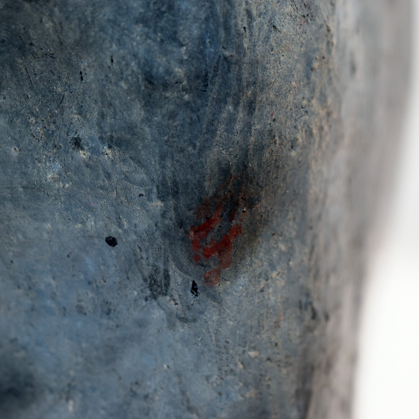 Aus Ton erstellte Venus Figurine im Rauchbrand veredelt – Symbol der Fruchtbarkeit, spirituelles Geschenk Matriarchale Kunst