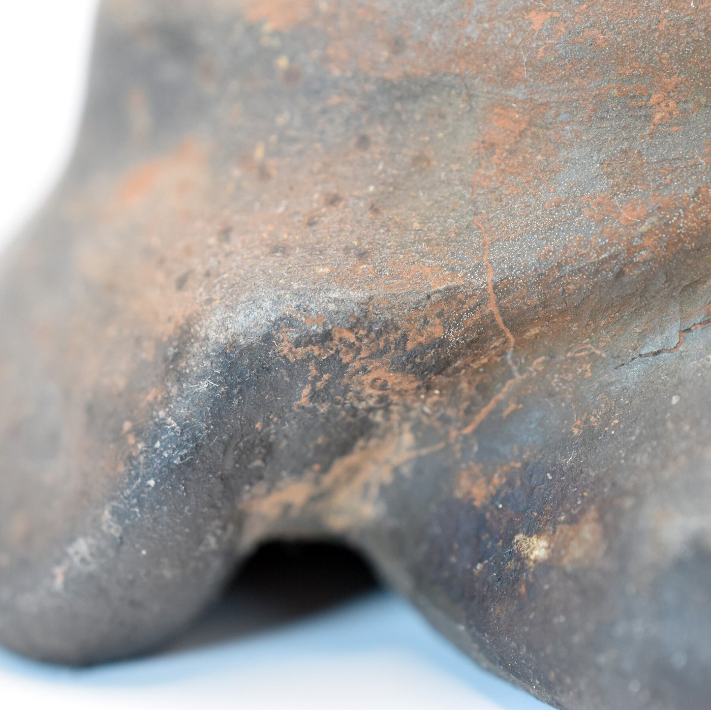 Lady of Avalon Ton-Skulptur - König Artus Sage - Rauchbrand-Kunstwerk - sagenumwobene Göttin - Glastonbury Tor, England