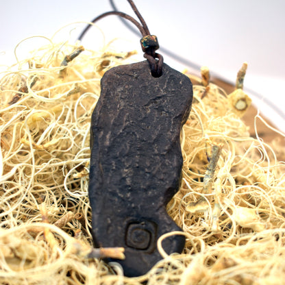 Einzigartiges Handgemachtes Seepferdchen Talisman aus Traditionell Gebranntem Ton - Rustikaler Glücksbringer Anhänger