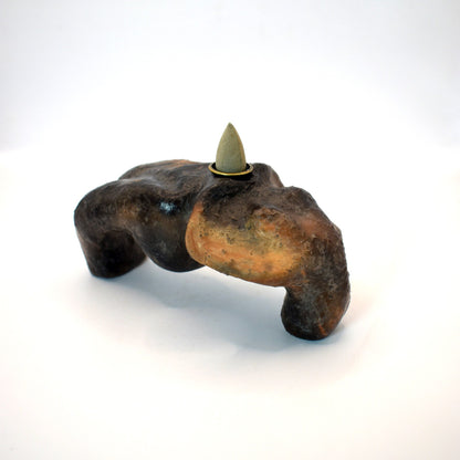 Rückfluss Räucherkegelhalter Yoga Brücke Setu Bandhasana Statue aus Ton - Geschenk für Yogis - im Rauchbrand gefärbt