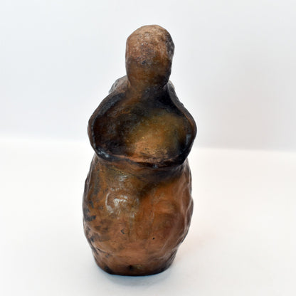 Handgefertigte Goddess Figur aus Naturton – im Rauchbrand vollendet – Ein Tribut an Weiblichkeit und Matriarchat
