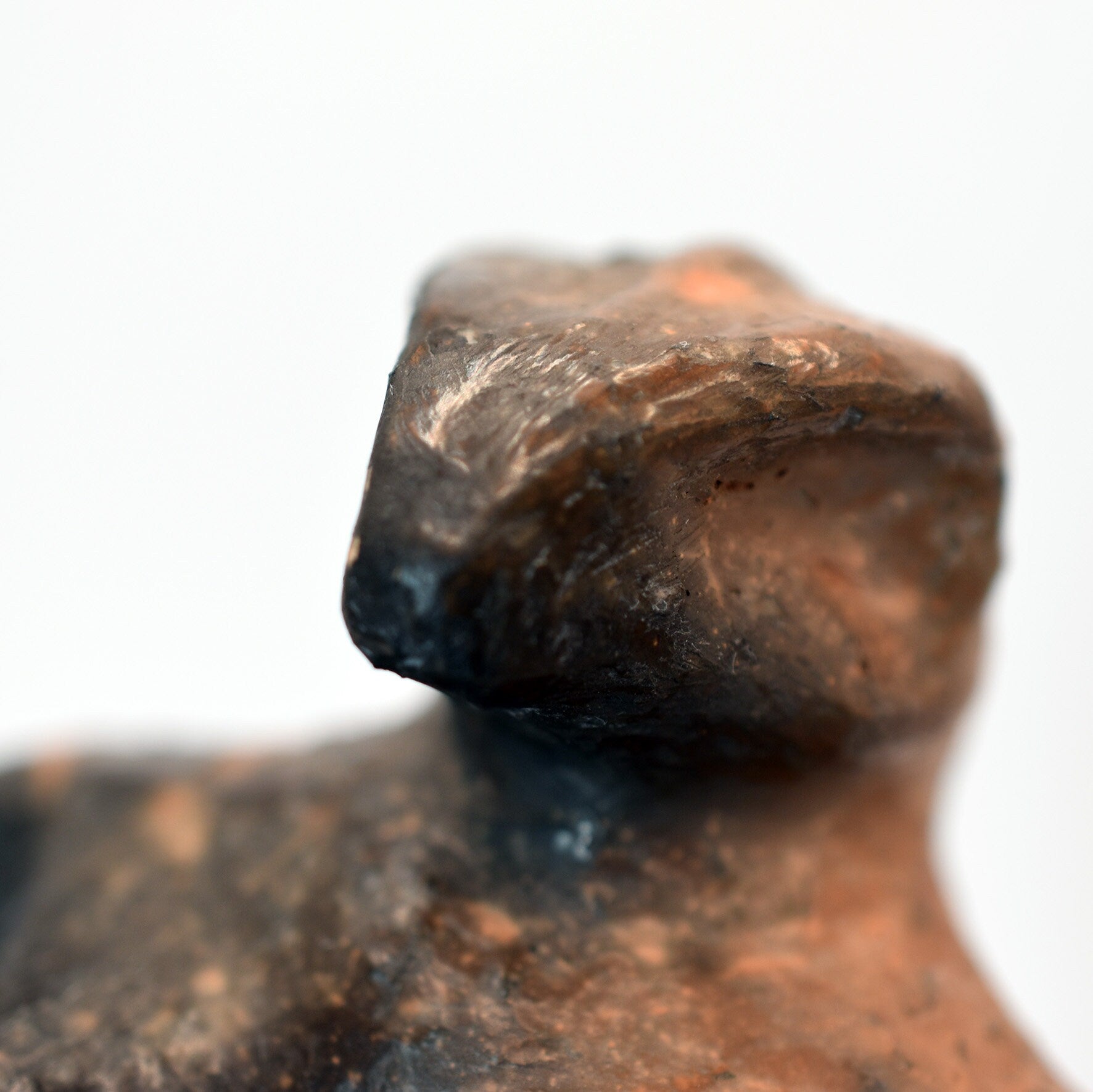 Handgefertigte Ton Skulptur der Schlangengöttin - Traditionelles Kunstwerk Symbol für Weisheit und Transformation