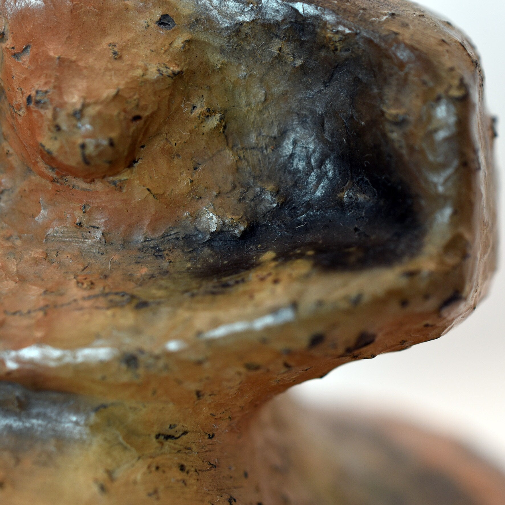 Handgefertigte Venus Statue aus Ton – im Rauchbrand veredelt stehend für Matriarchat & Fruchtbarkeit ideal als Geschenk für werdende Eltern