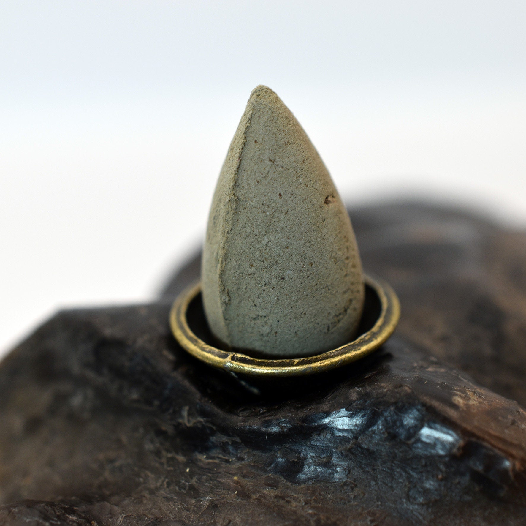 Rückfluss Räucherkegelhalter Yoga Brücke Setu Bandhasana Statue aus Ton - Geschenk für Yogis - im Rauchbrand gefärbt