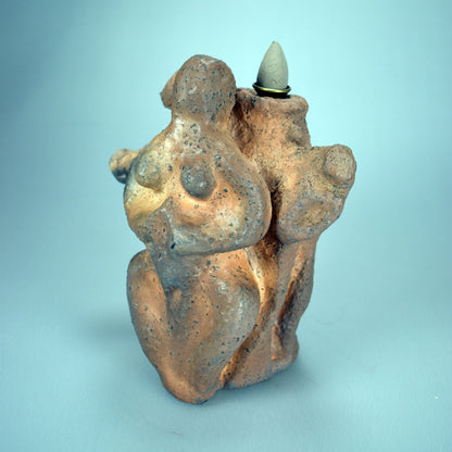 Mystische Baumgöttin Rückfluss Räucherkegelhalter aus Ton – Dekorative Naturgöttin Rauchbrand Töpferei