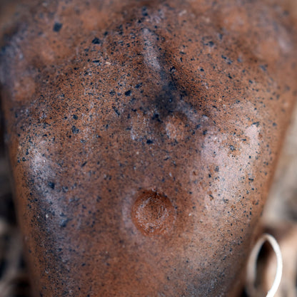 Handgefertigtes Amulett Talisman - Ethno Maske - aus traditionell gebranntem Ton mit Leder- oder Baumwollband
