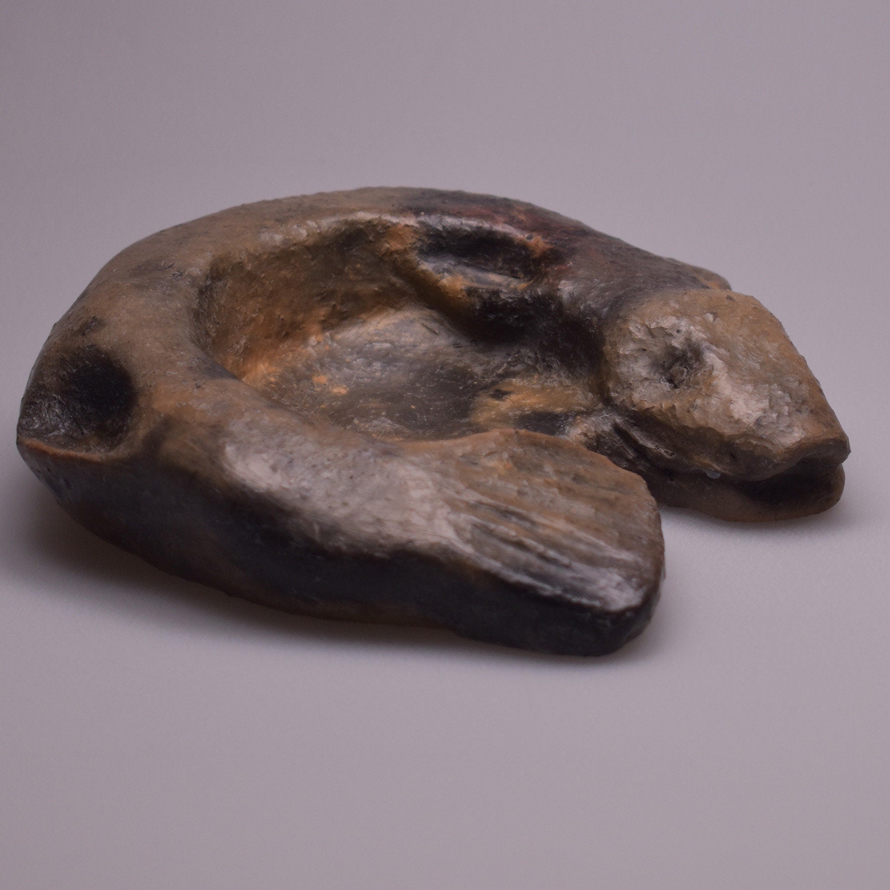 Handgefertigter Teelichthalter aus traditionell gebranntem Ton – Spiritueller Fisch für angenehmes Wohnambiente