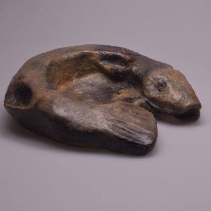 Handgefertigter Teelichthalter aus traditionell gebranntem Ton – Spiritueller Fisch für angenehmes Wohnambiente