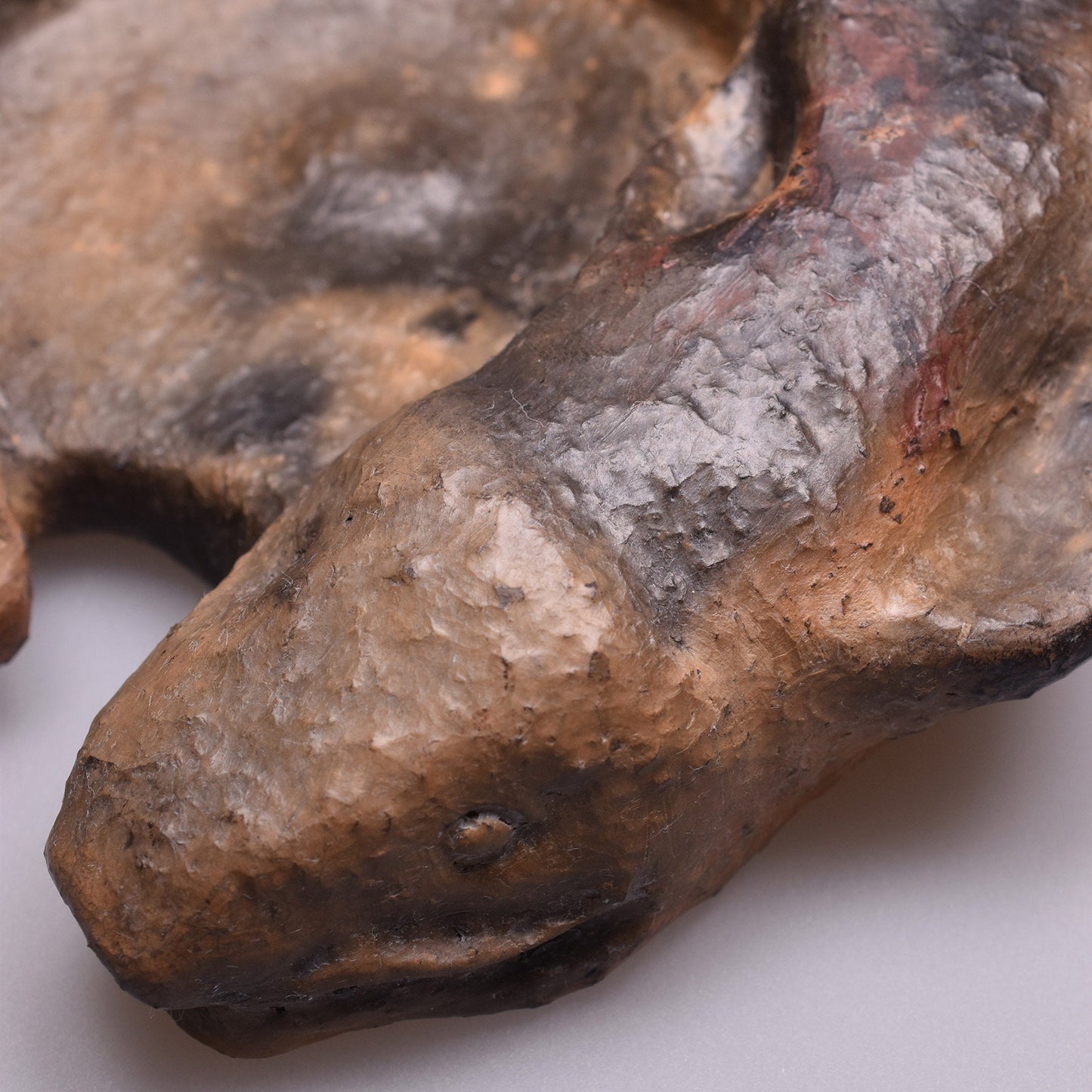 Handgefertigter Teelichthalter aus traditionell gebranntem Ton – Spiritueller Fisch für angenehmes Wohnambiente